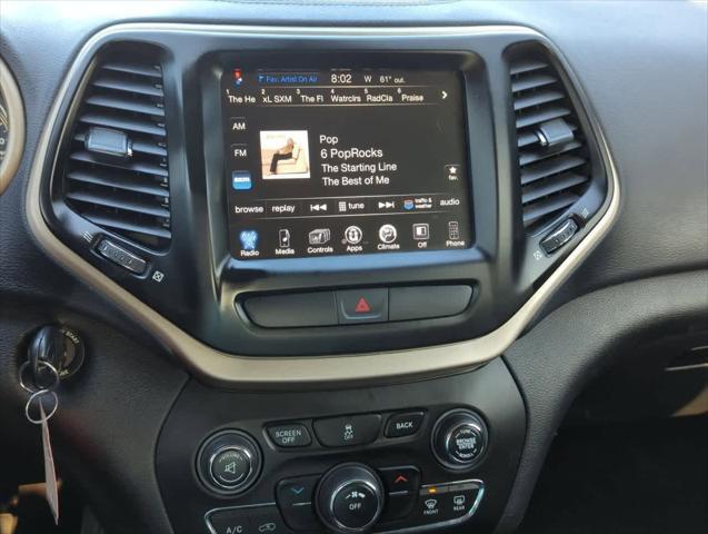 Photo of 2017 Diamond Black Jeep Cherokee