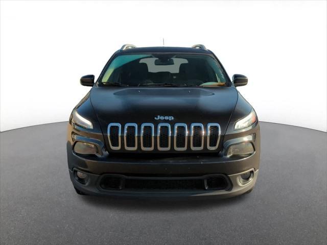 Photo of 2017 Diamond Black Jeep Cherokee