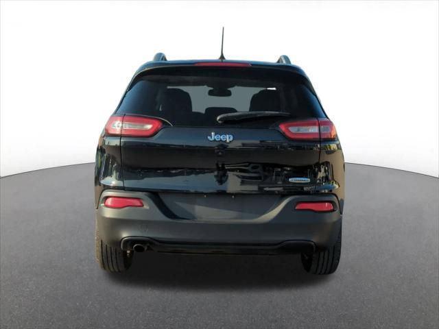 Photo of 2017 Diamond Black Jeep Cherokee