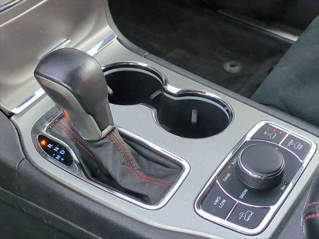 Photo of 2017 Redline 2 Coat Pearl Jeep Grand Cherokee