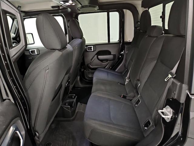 Photo of 2022 Black Jeep Gladiator