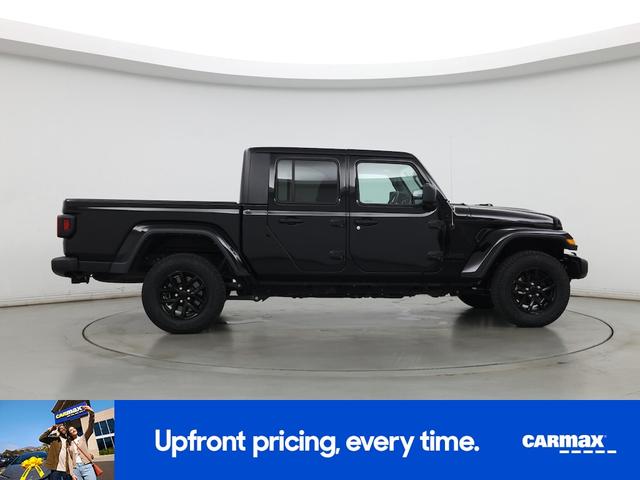 Photo of 2022 Black Jeep Gladiator