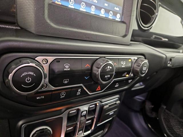 Photo of 2022 Black Jeep Gladiator