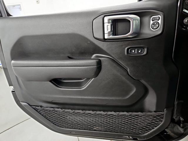Photo of 2022 Black Jeep Gladiator