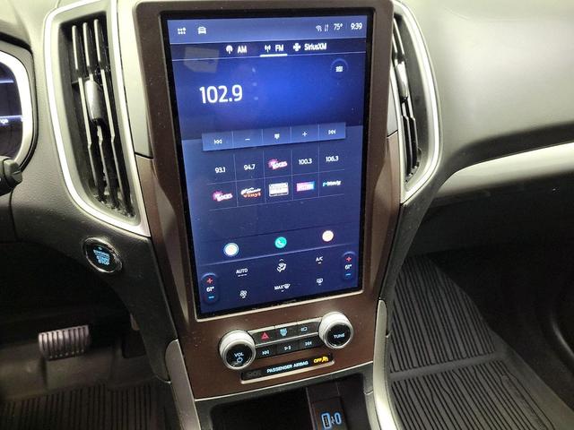 Photo of 2021 Blue Ford Edge