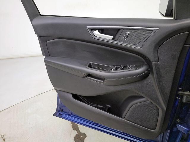 Photo of 2021 Blue Ford Edge