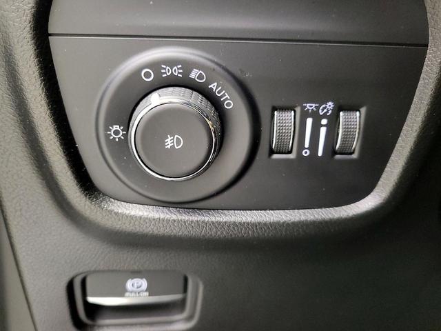 Photo of 2023 Silver Jeep Grand Cherokee
