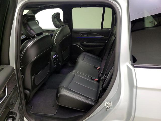 Photo of 2023 Silver Jeep Grand Cherokee
