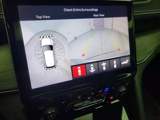 Photo of 2023 Silver Jeep Grand Cherokee