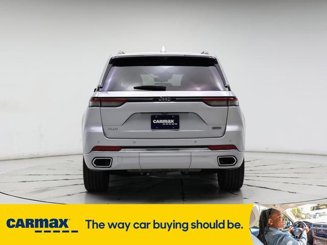 Photo of 2023 Silver Jeep Grand Cherokee