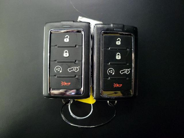 Photo of 2023 Silver Jeep Grand Cherokee