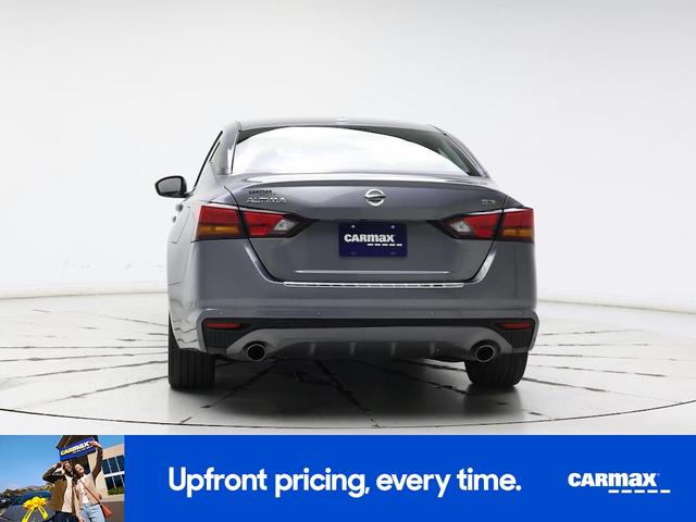 Photo of 2022 Gray Nissan Altima