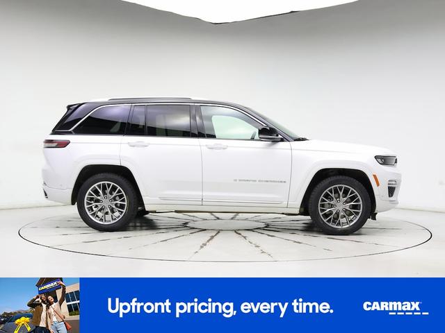 Photo of 2023 White Jeep Grand Cherokee