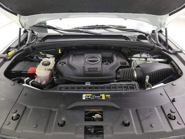 Photo of 2023 White Jeep Grand Cherokee