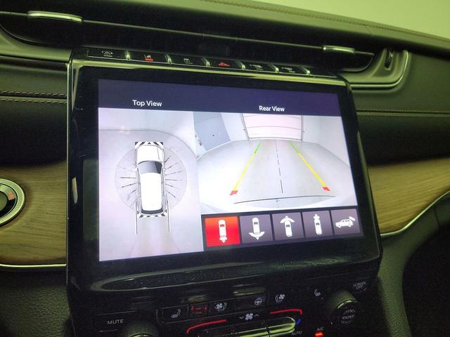Photo of 2023 White Jeep Grand Cherokee