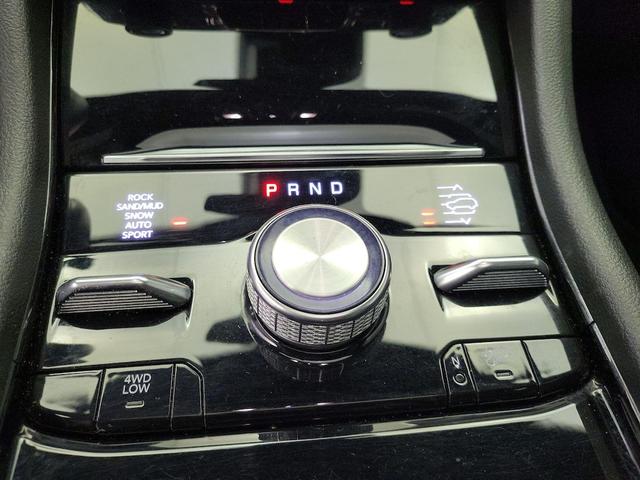 Photo of 2023 White Jeep Grand Cherokee