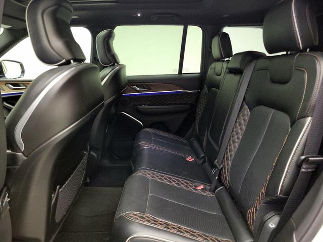 Photo of 2023 White Jeep Grand Cherokee