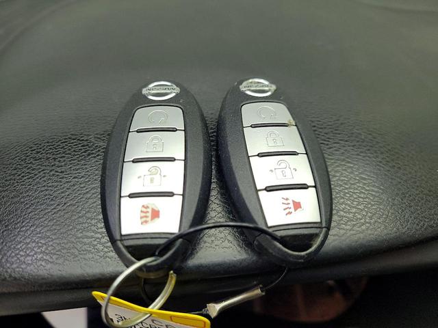Photo of 2021 Gray Nissan Kicks