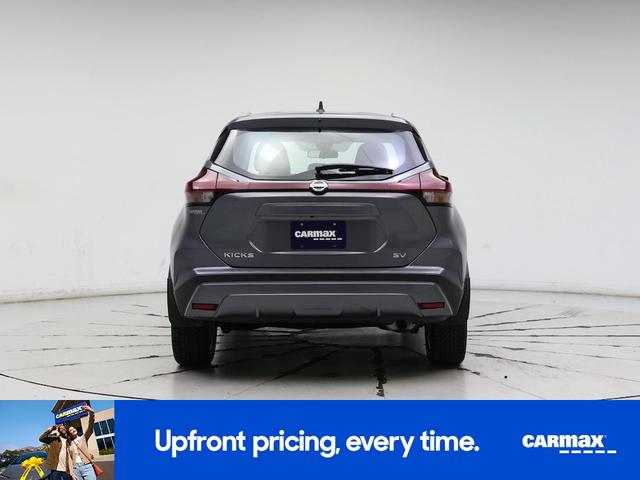 Photo of 2021 Gray Nissan Kicks