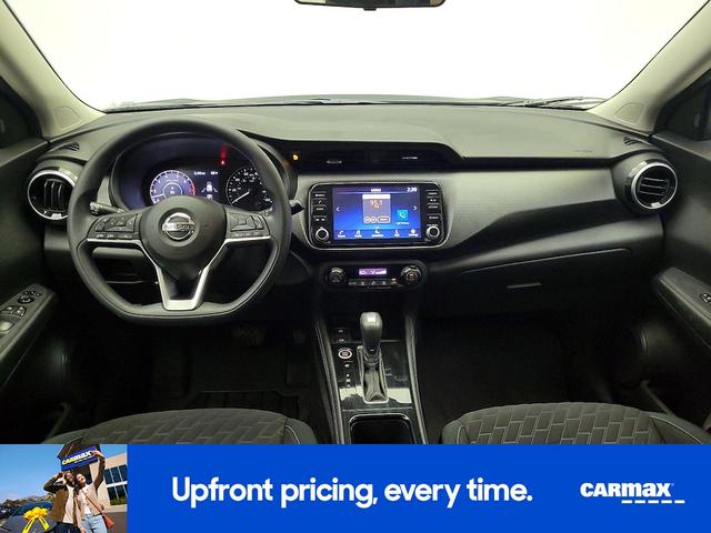 Photo of 2021 Gray Nissan Kicks