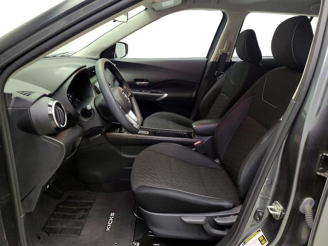 Photo of 2021 Gray Nissan Kicks