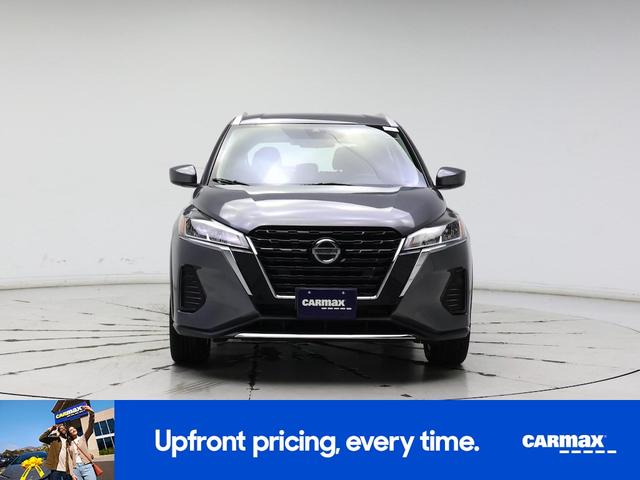 Photo of 2021 Gray Nissan Kicks