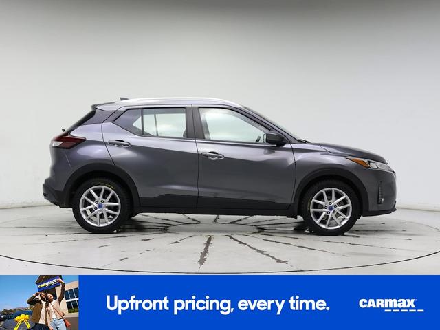 Photo of 2021 Gray Nissan Kicks