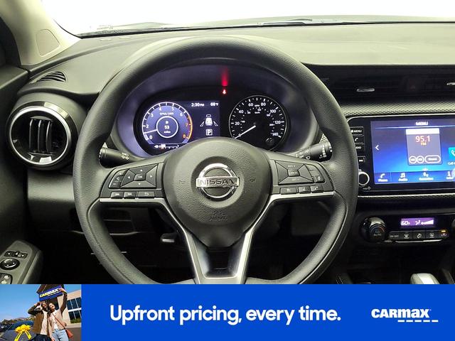 Photo of 2021 Gray Nissan Kicks