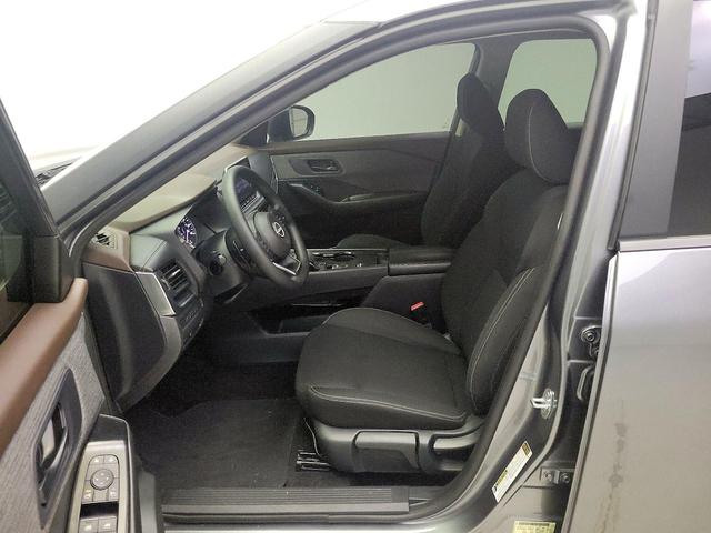 Photo of 2023 Gray Nissan Rogue