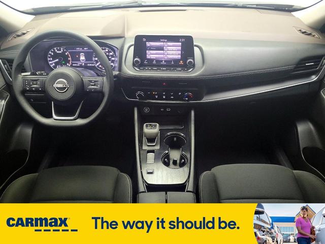 Photo of 2023 Gray Nissan Rogue