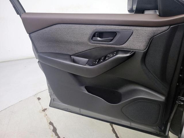 Photo of 2023 Gray Nissan Rogue