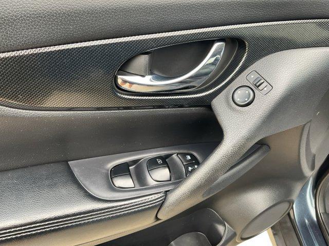 Photo of 2014 Graphite Blue Nissan Rogue