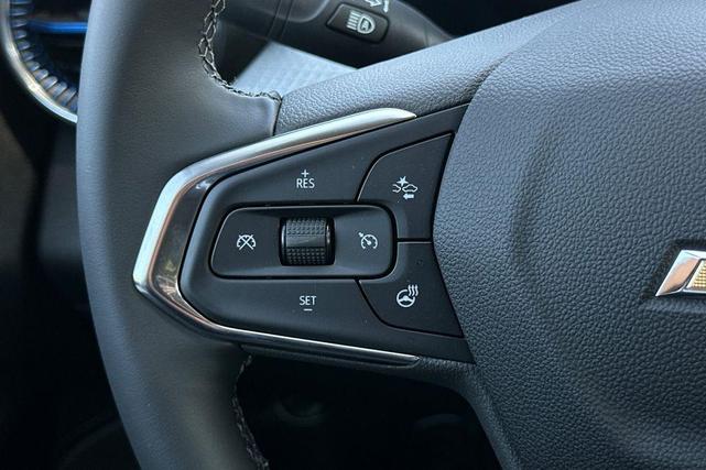 Photo of 2025 Summit White Chevrolet Trax