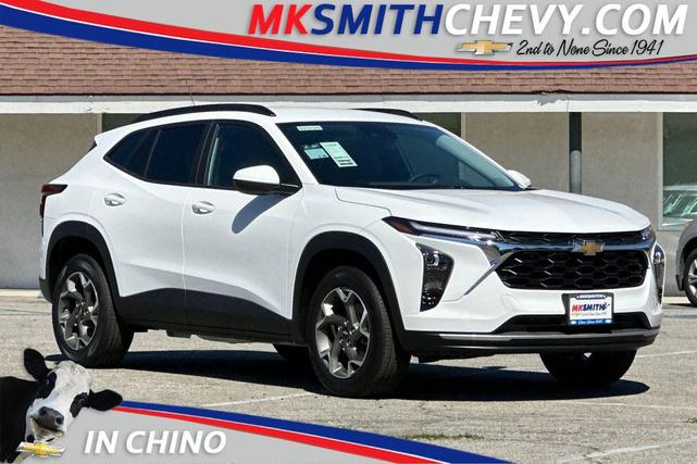 Photo of 2025 Summit White Chevrolet Trax