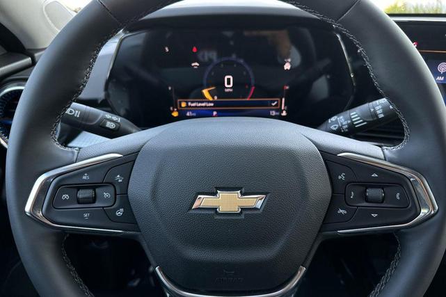 Photo of 2025 Summit White Chevrolet Trax