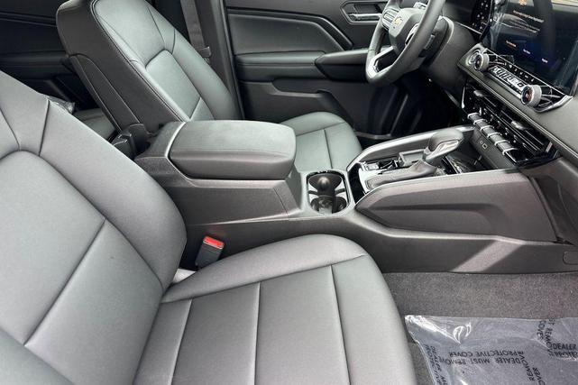Photo of 2025 Summit White Chevrolet Colorado