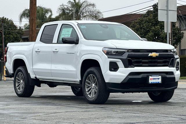 Photo of 2025 Summit White Chevrolet Colorado