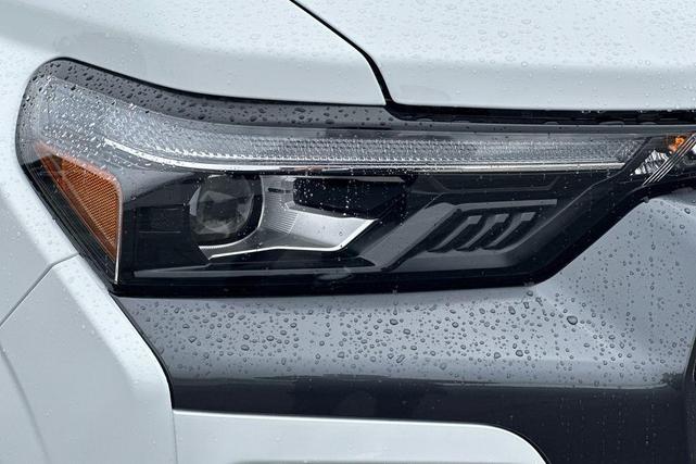 Photo of 2025 Summit White Chevrolet Colorado