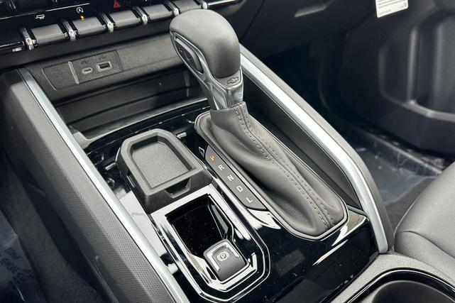 Photo of 2025 Summit White Chevrolet Colorado