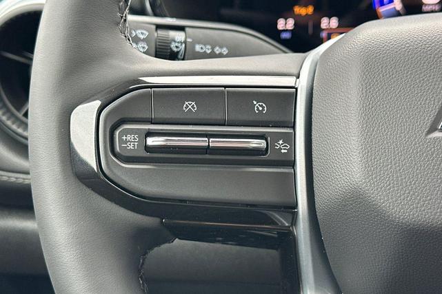 Photo of 2025 Summit White Chevrolet Colorado
