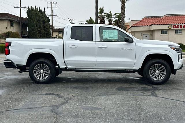 Photo of 2025 Summit White Chevrolet Colorado