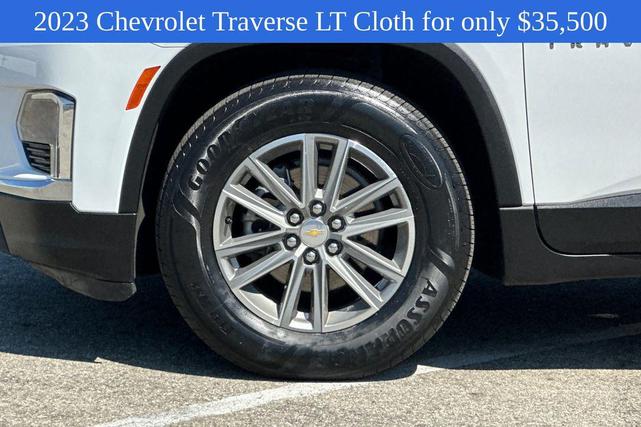 Photo of 2023 Summit White Chevrolet Traverse