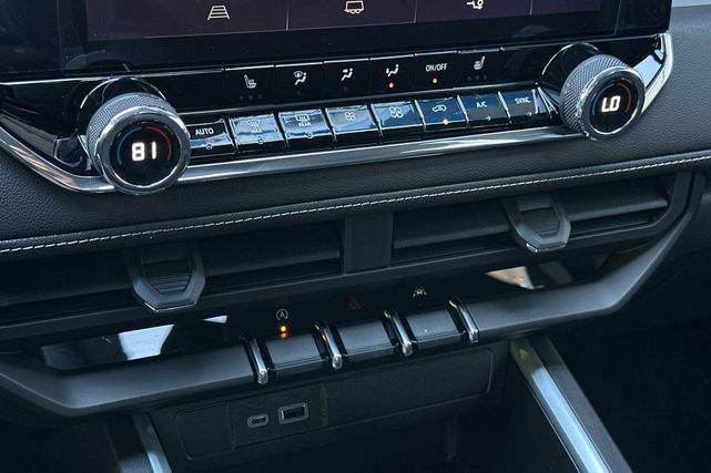 Photo of 2025 Summit White Chevrolet Colorado