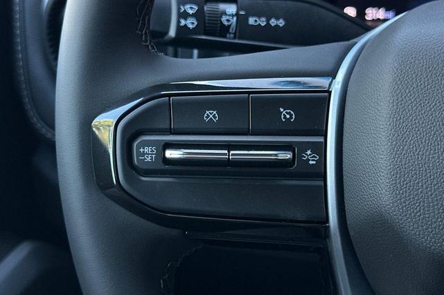 Photo of 2025 Summit White Chevrolet Colorado