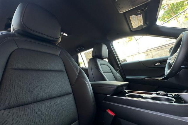 Photo of 2026 Summit White Chevrolet Equinox
