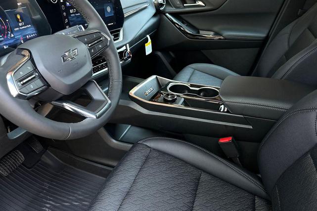 Photo of 2026 Summit White Chevrolet Equinox