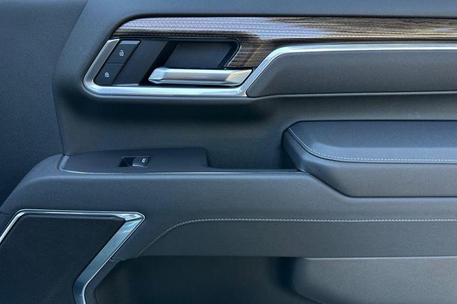 Photo of 2025 Summit White Chevrolet Silverado 2500