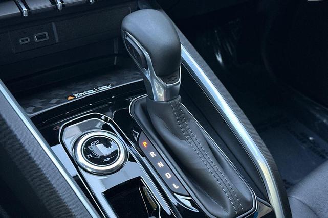 Photo of 2025 Summit White Chevrolet Colorado