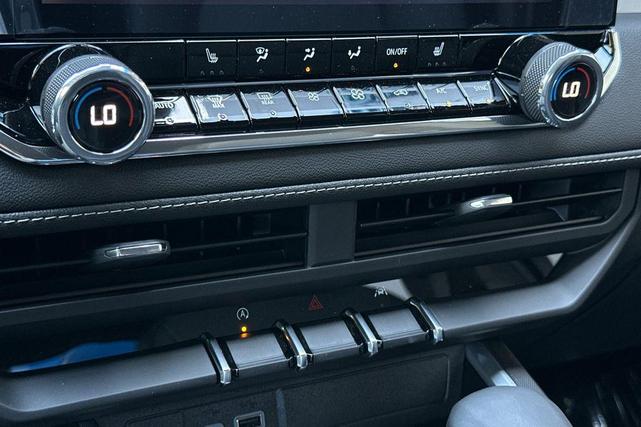 Photo of 2025 Summit White Chevrolet Colorado