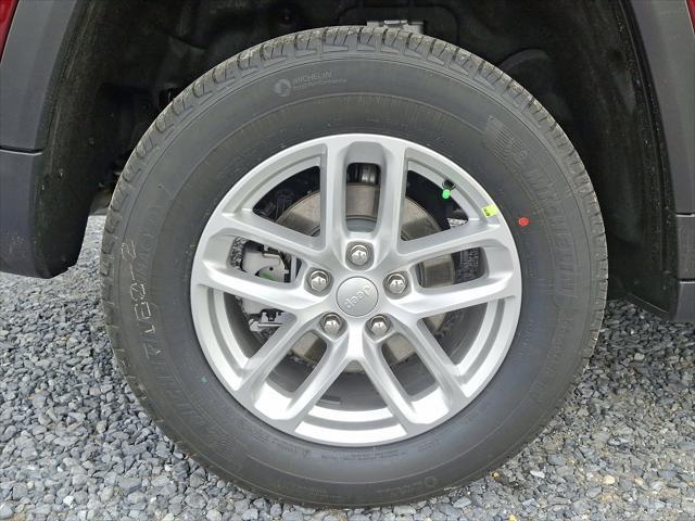 Photo of 2025 Velvet Red Pearlcoat Jeep Grand Cherokee
